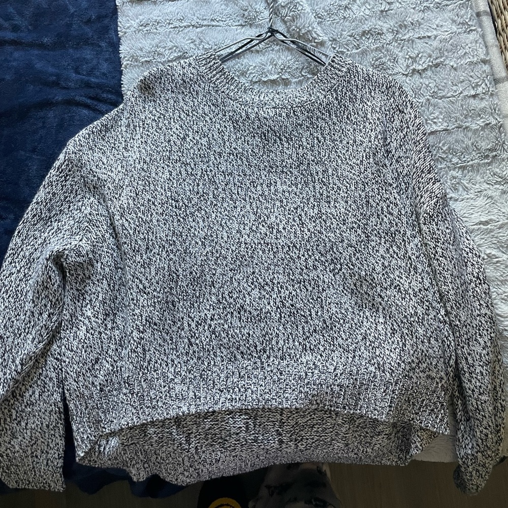 Cropped knot top